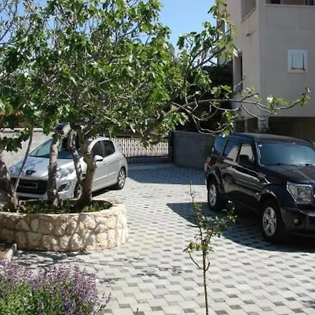 Bruna Apartment Rab Town